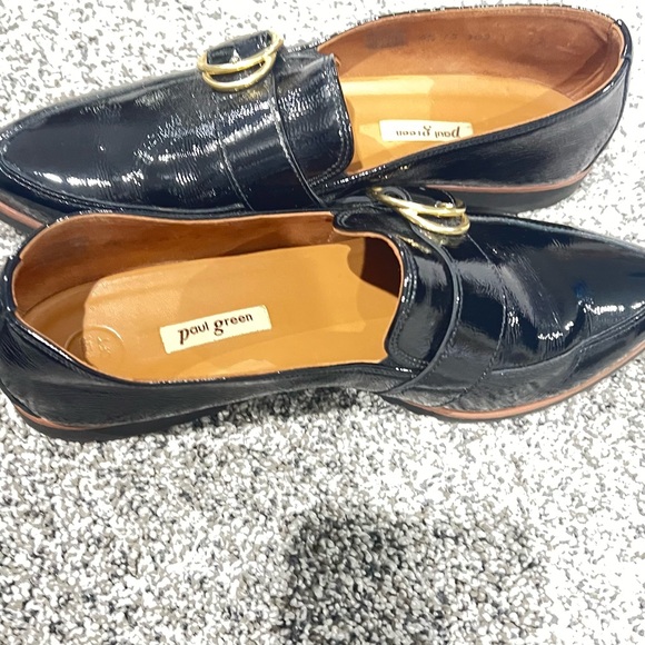 Paul Green patent leather loafers with a gold-tone buckle detail size US 9 - Picture 9 of 13